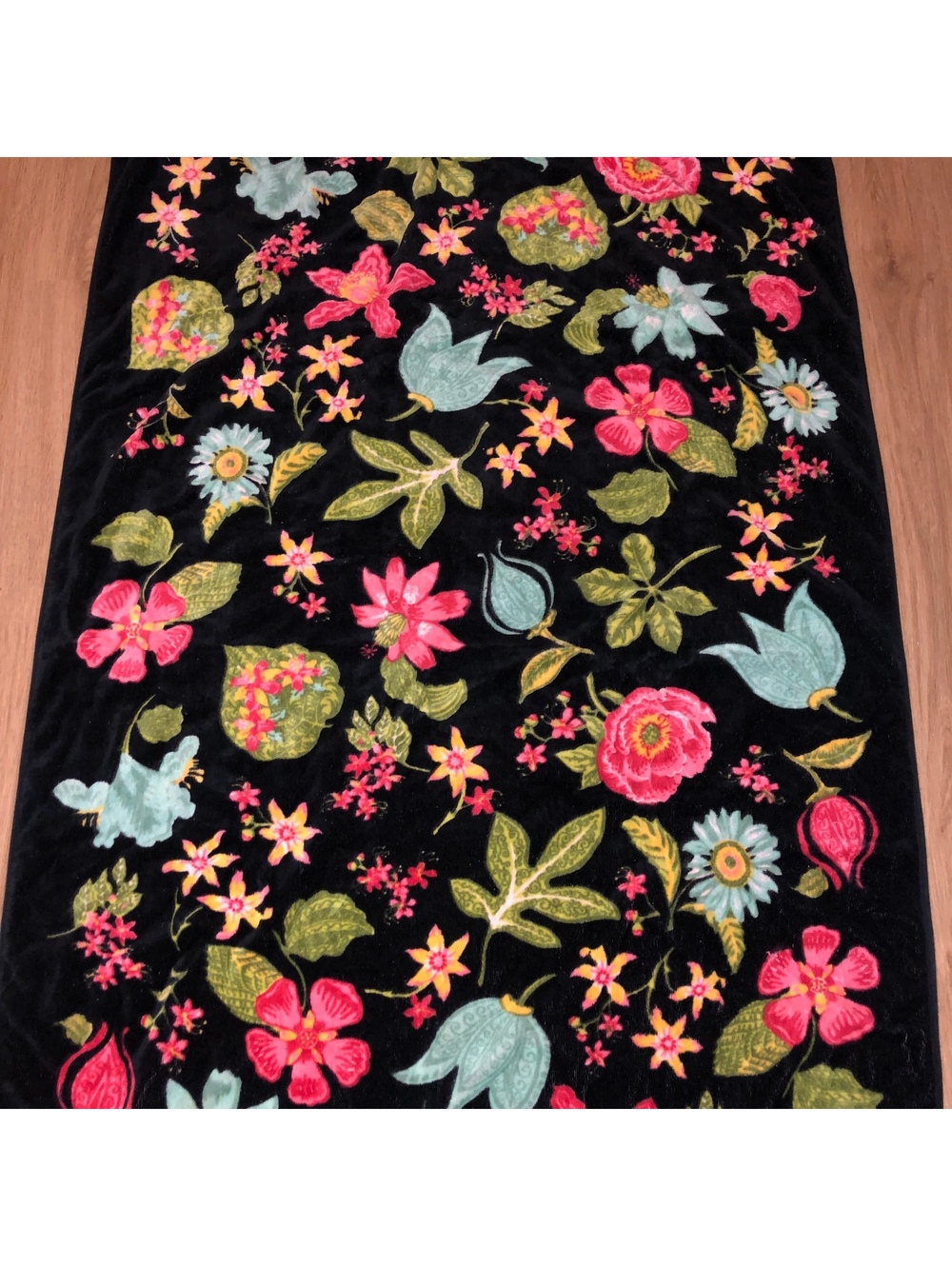 VINTAGE VERA BRADLEY BOTANICA FLORAL BLACK BEACH POOL TOWEL RETIRED 60” x 34” - Picture 3 of 6